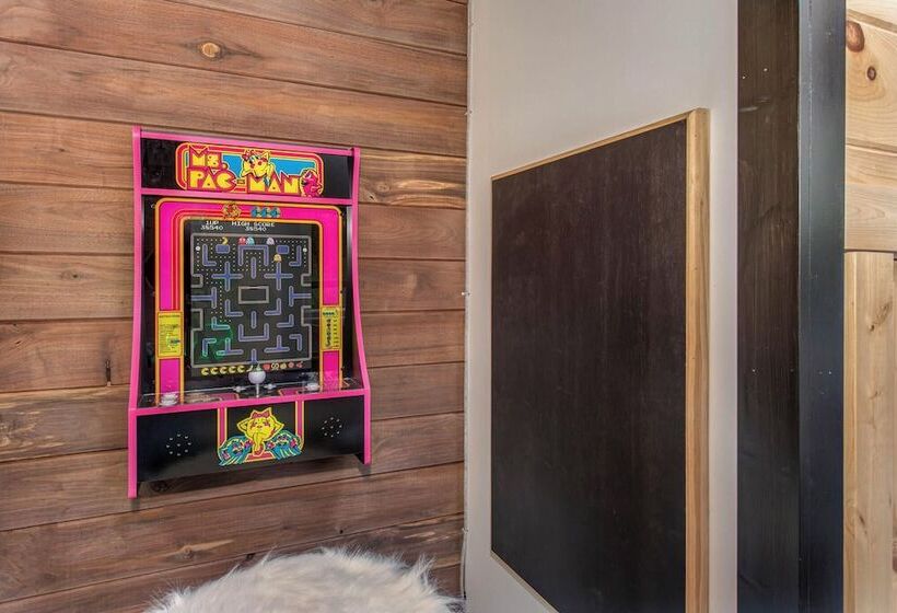 Smokies Modern Escape