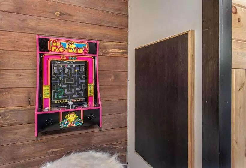 Smokies Modern Escape