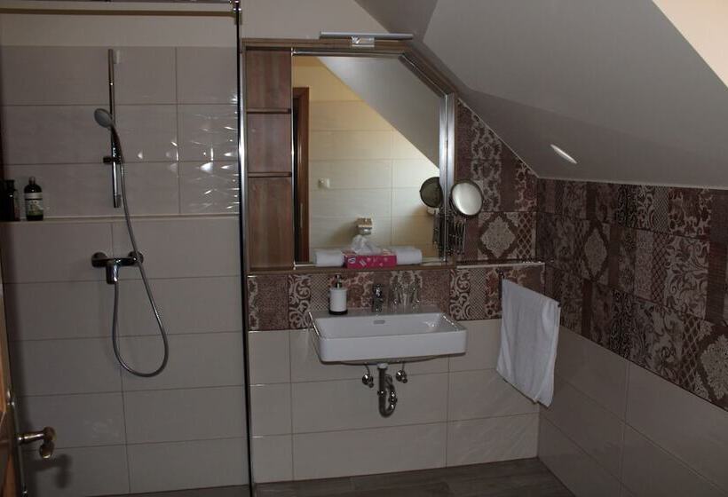 Tündérkert Panzió őrség