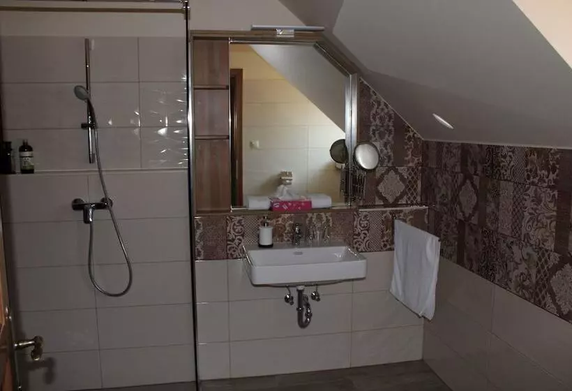 Tündérkert Panzió őrség