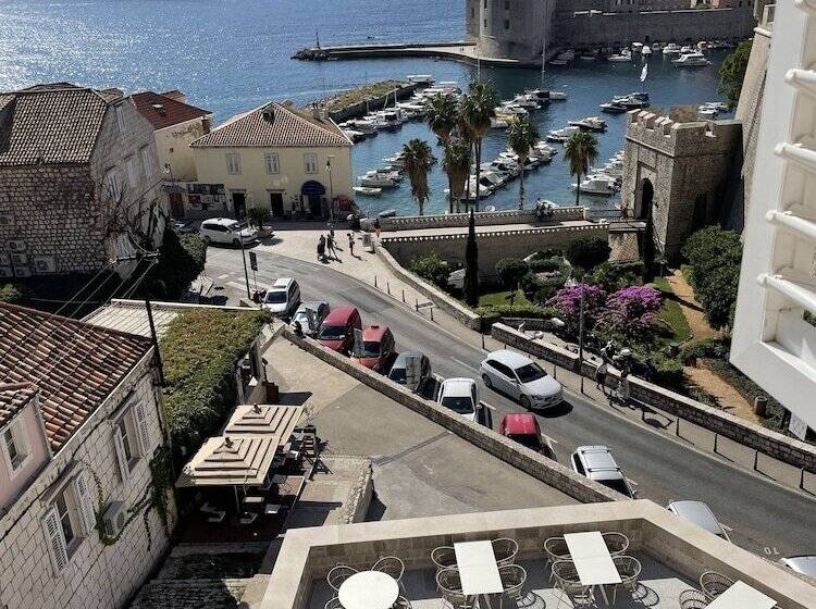 مبيت وإفطار Brizo Apartments