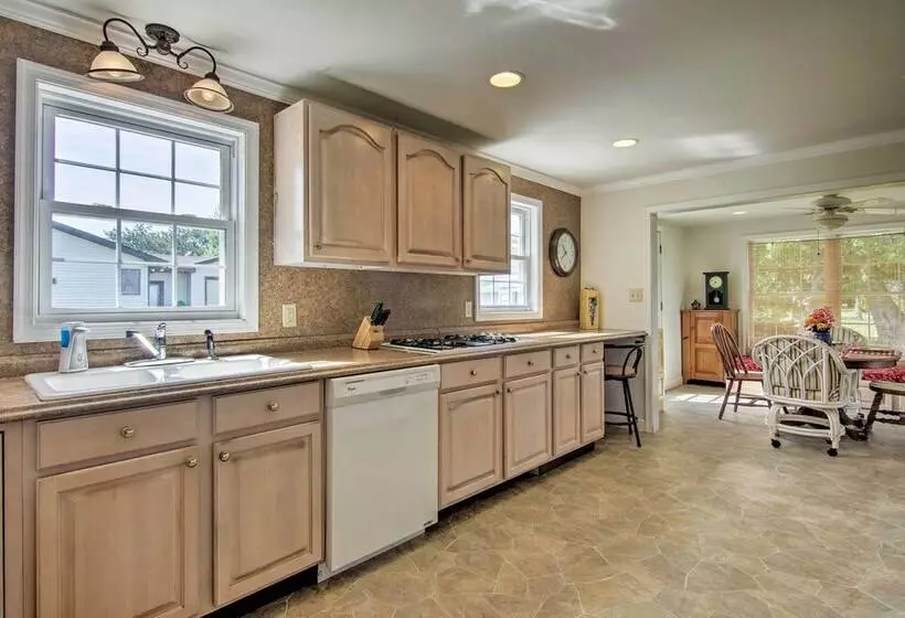 Charming Painter Home W/ Chesapeake Bay Views