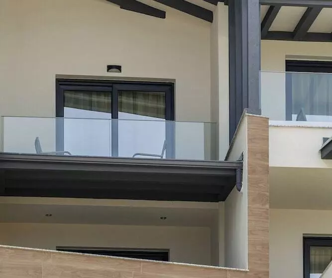 Costa De Luxe Suites