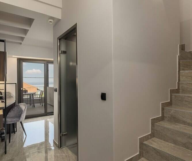 Costa De Luxe Suites