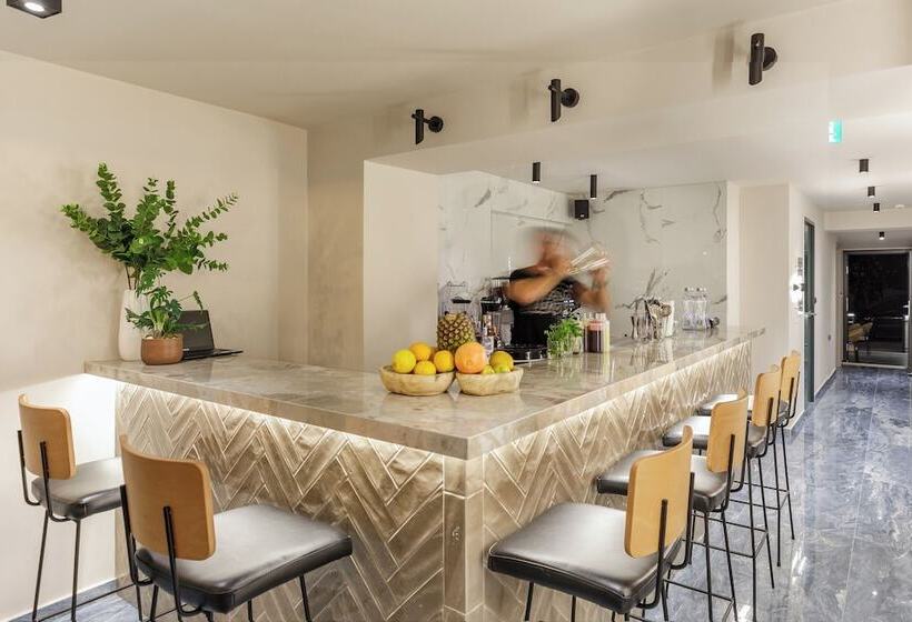 Costa De Luxe Suites