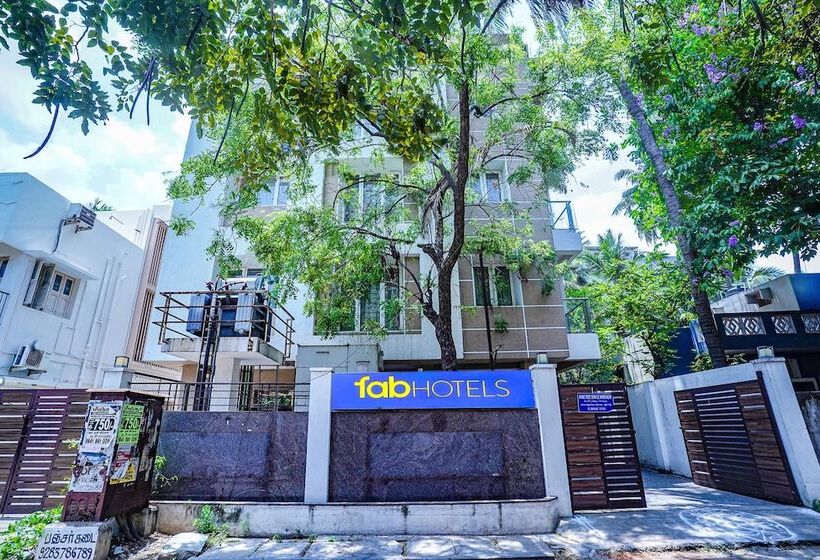 Fabhotel Home Tree Service Apartment