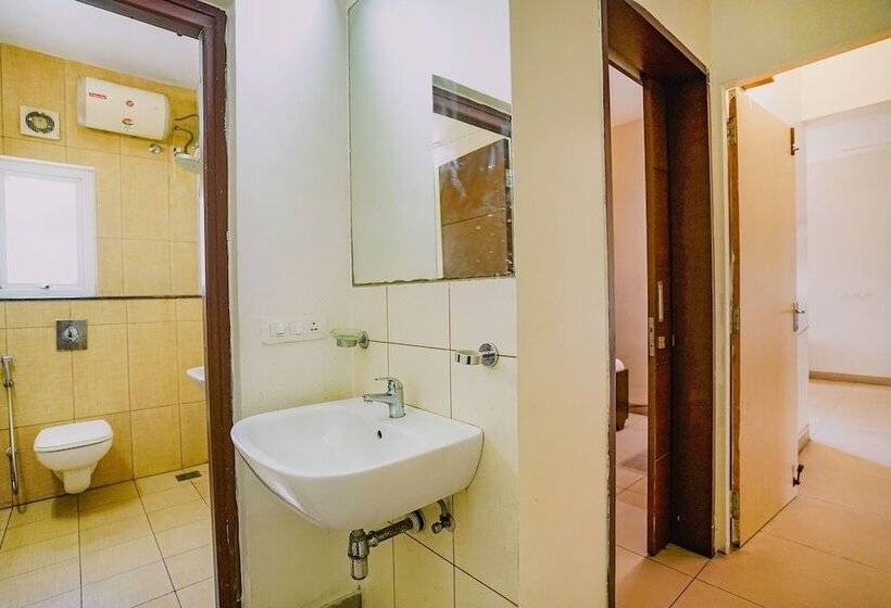 Fabhotel Home Tree Service Apartment