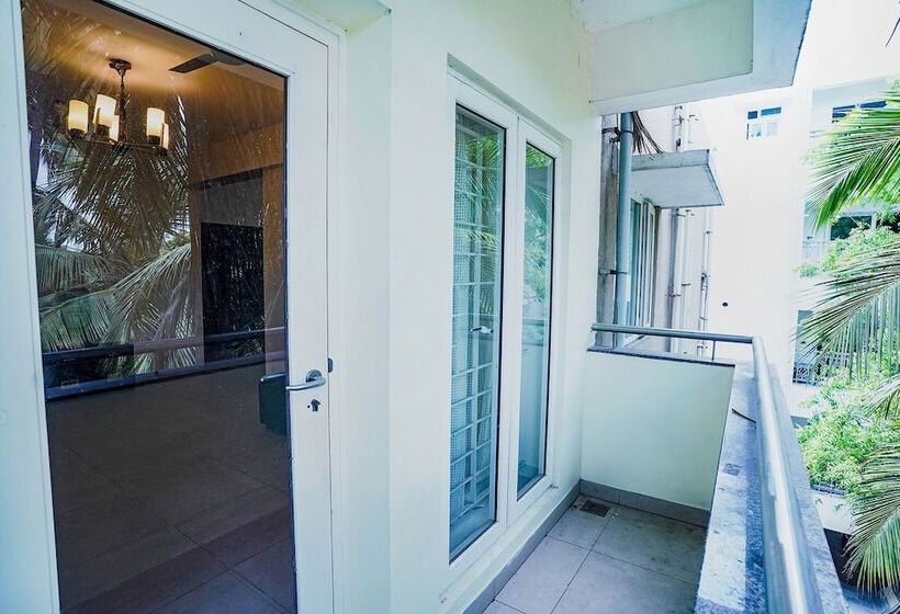 Fabhotel Home Tree Service Apartment