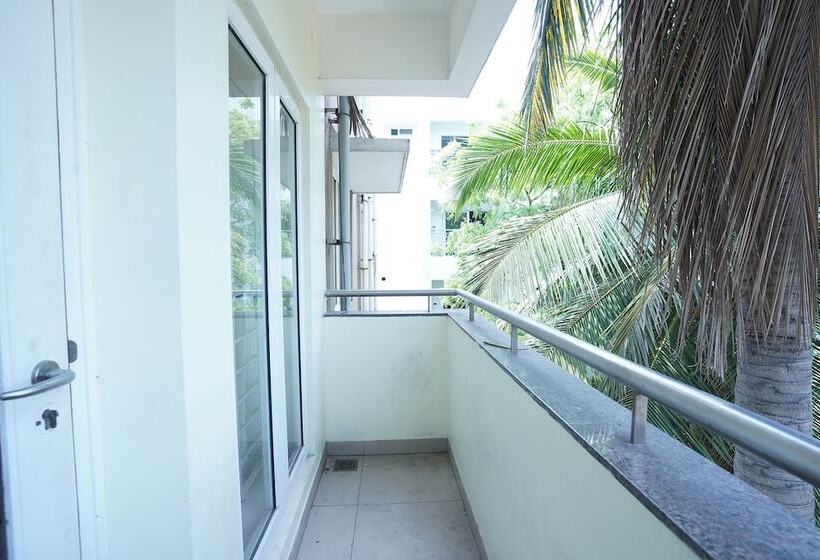 Fabhotel Home Tree Service Apartment