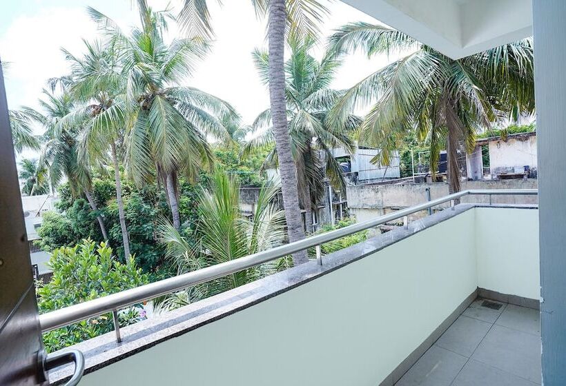 Fabhotel Home Tree Service Apartment