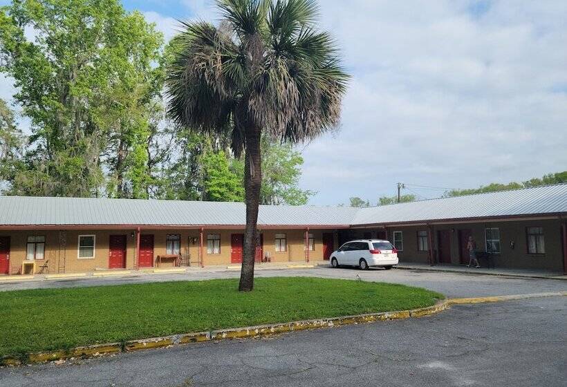 Harikrishna Midway Motel