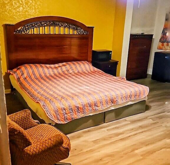 Harikrishna Midway Motel