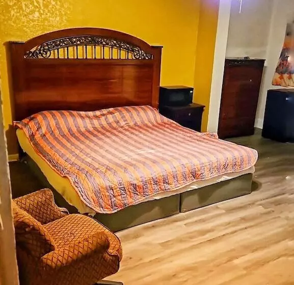 Harikrishna Midway Motel