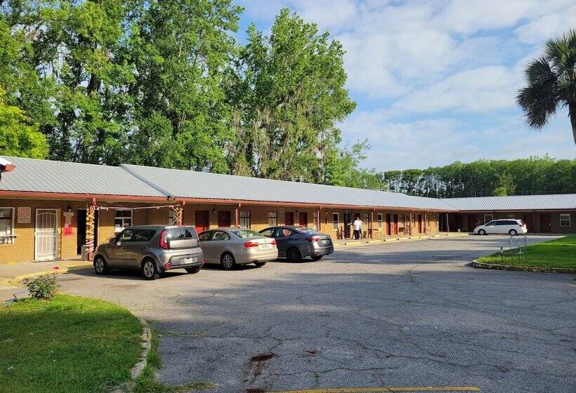 Harikrishna Midway Motel