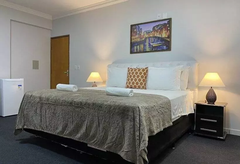 ホテル B & A Suites Inn