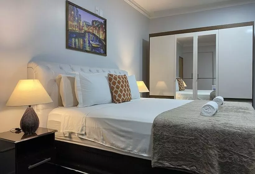 ホテル B & A Suites Inn