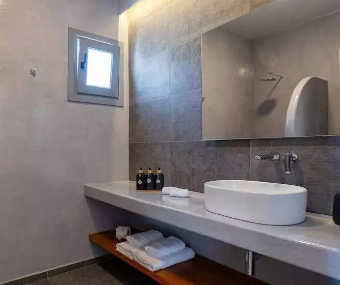 هتل Bonsai Luxury Suites
