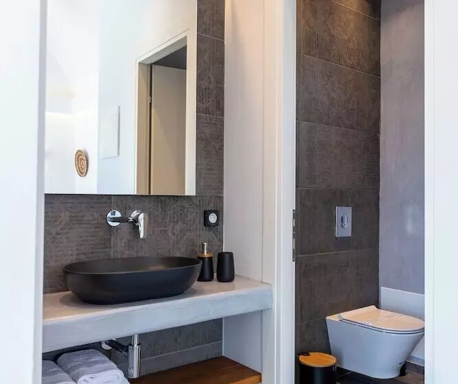 هتل Bonsai Luxury Suites