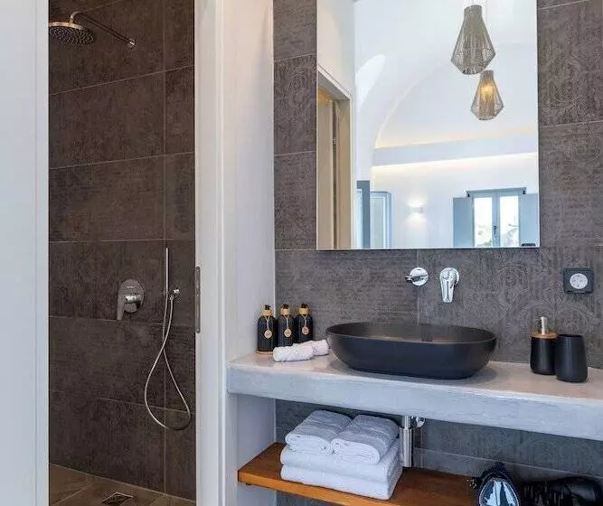 هتل Bonsai Luxury Suites