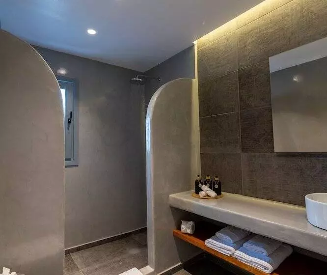 هتل Bonsai Luxury Suites