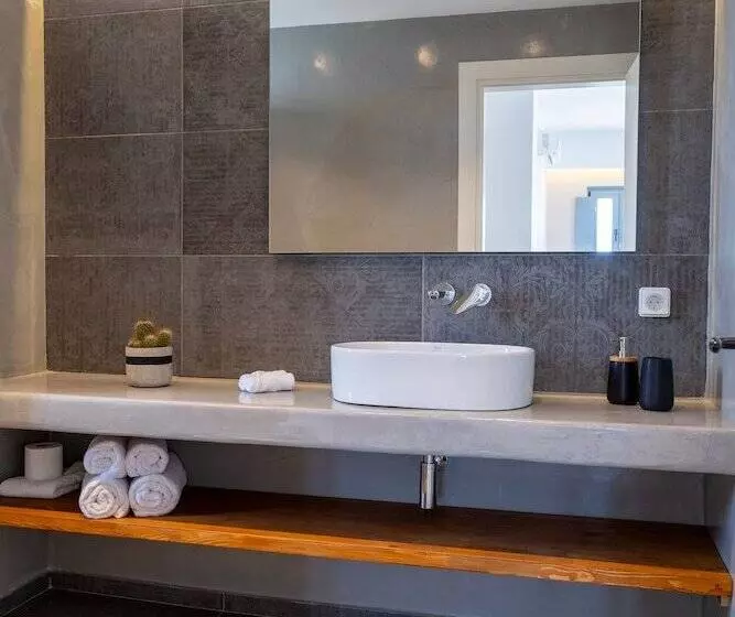 هتل Bonsai Luxury Suites