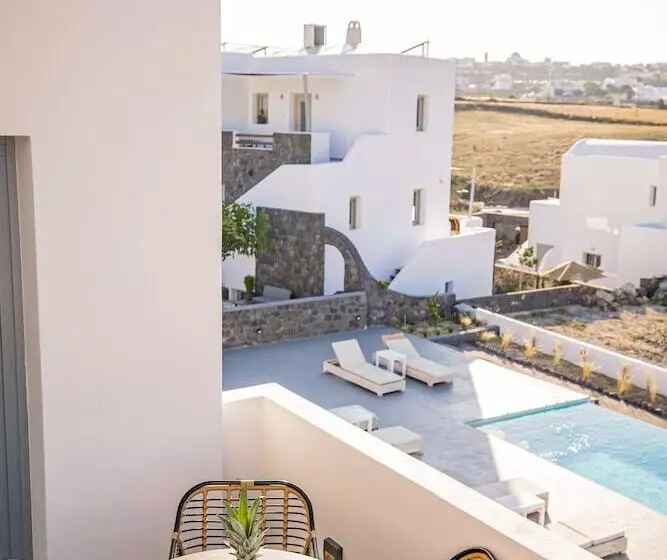 هتل Bonsai Luxury Suites