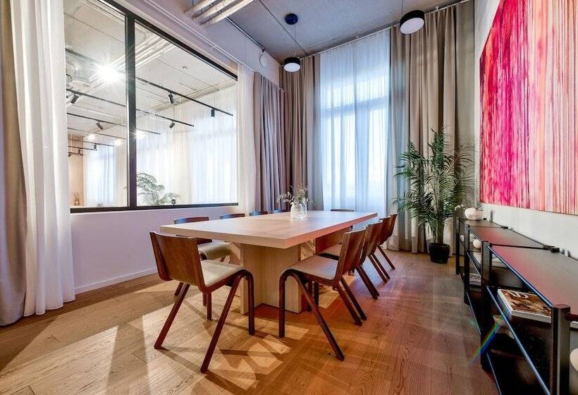 هتل Habyt The Waterfront