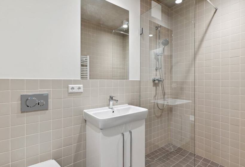 هتل Habyt The Waterfront