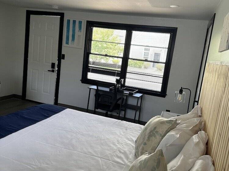 فندق Harborside Suites