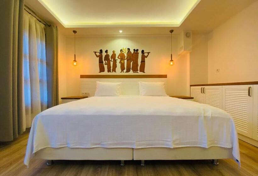 In Ephesus Hotel And Art Galery