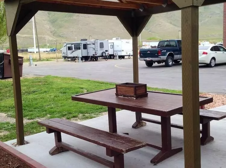 Hotelli Days Inn By Wyndham Lake Point