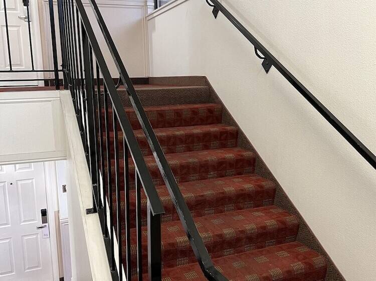 فندق Oquirrh Mountain Inn