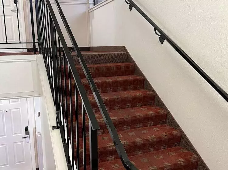 Hotelli Days Inn By Wyndham Lake Point