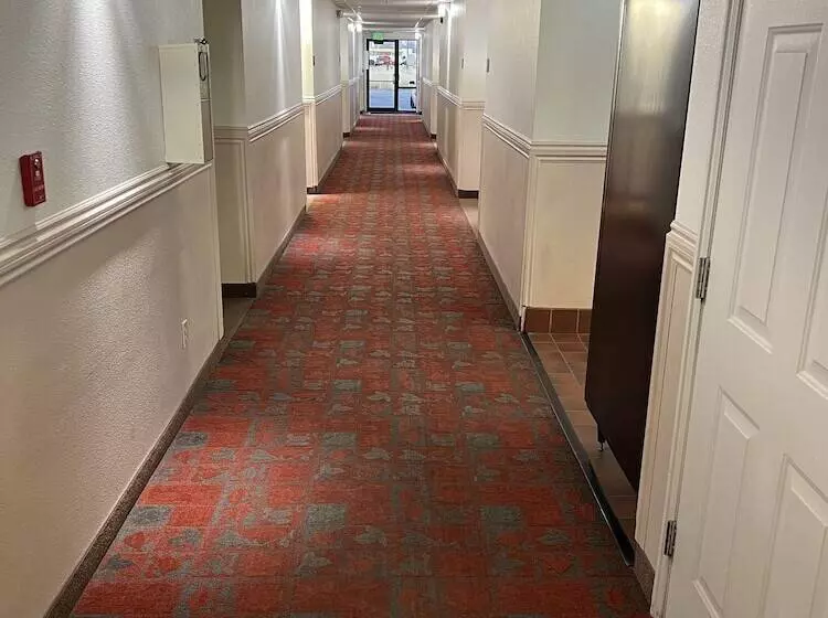 Hotelli Days Inn By Wyndham Lake Point