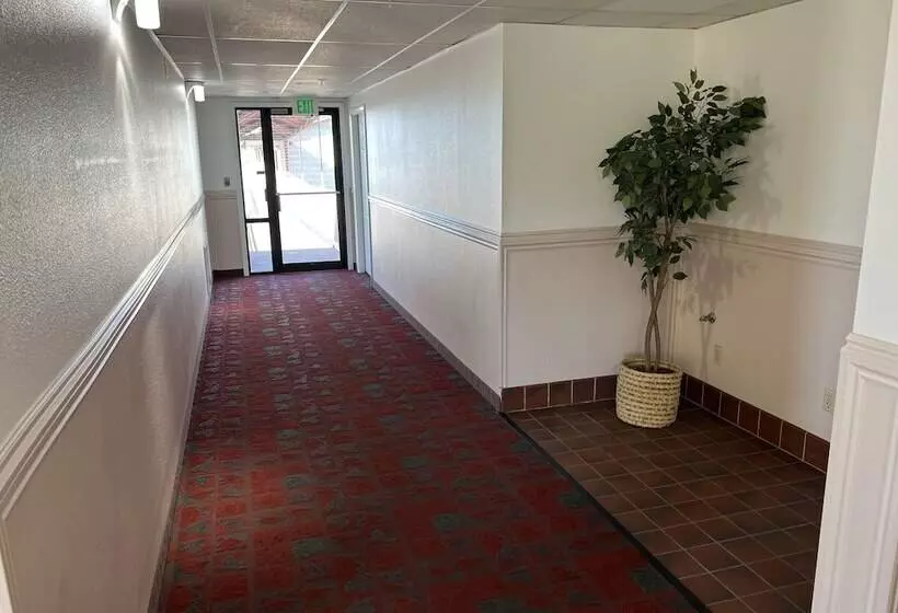 Hotelli Days Inn By Wyndham Lake Point