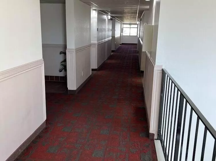 Hotelli Days Inn By Wyndham Lake Point