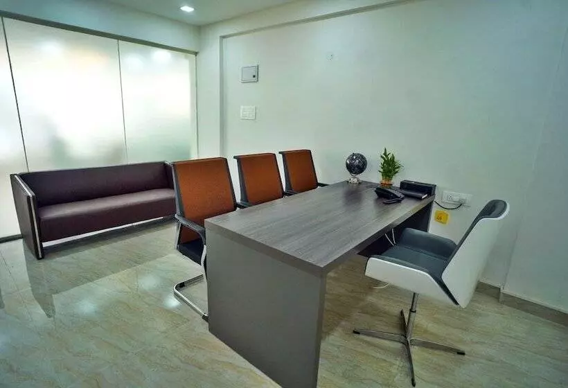 ホテル Sterling Inn Near Bangalore International Airport
