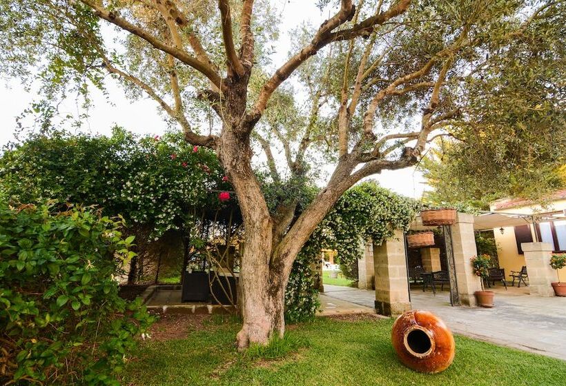 هتل Tenuta Santicuti