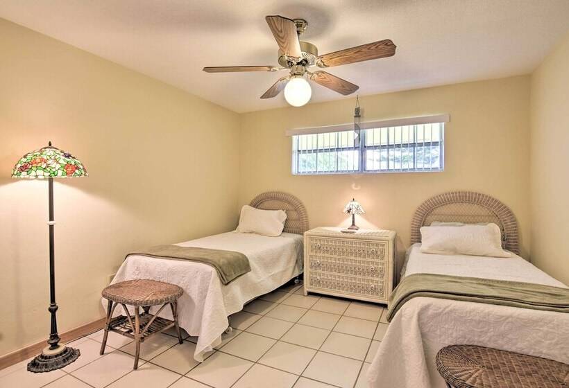 Palm Beach Gardens Apiary Retreat   6 Mi To Beach!