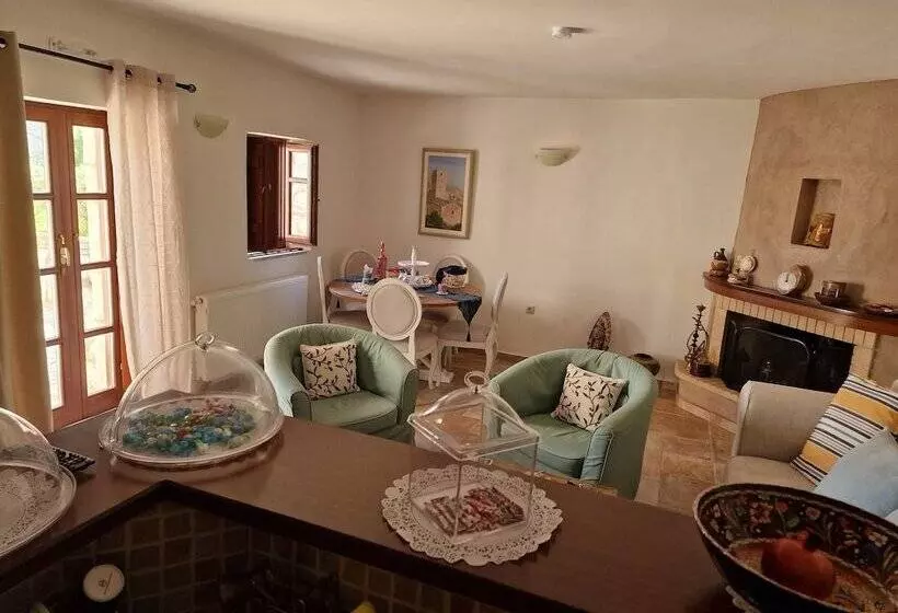 ペンション Focalion Castle Luxury Suites