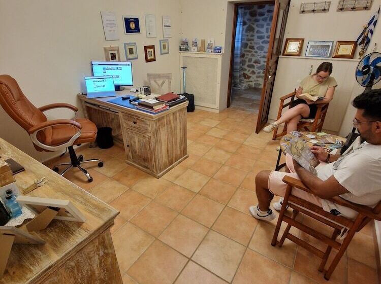 ペンション Focalion Castle Luxury Suites