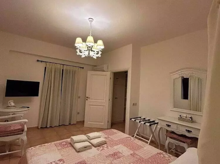 ペンション Focalion Castle Luxury Suites
