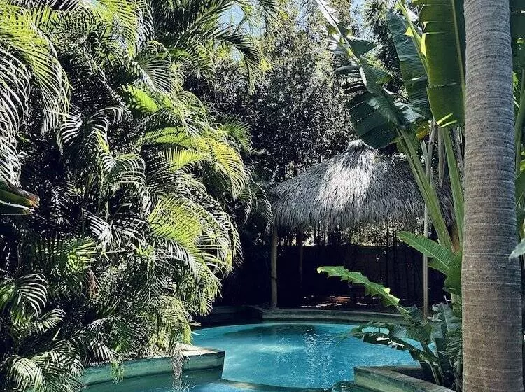 Majatalo Valhalla Beach House