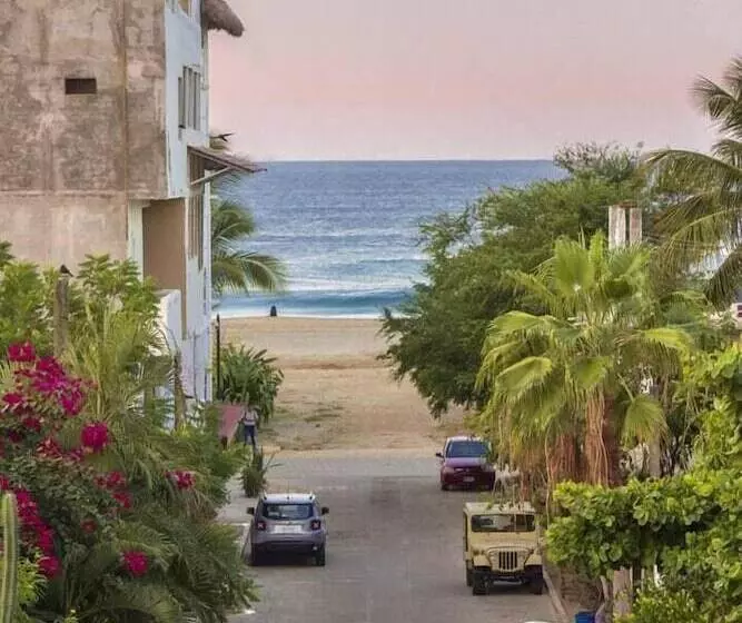 Majatalo Valhalla Beach House