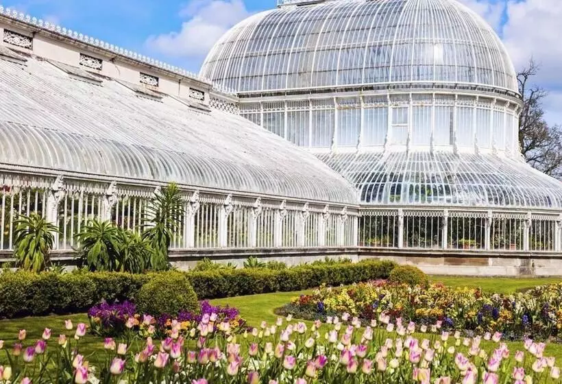 Residenssi Luxurious 4 Bedroom Home On Trendy Ormeau, Belfast