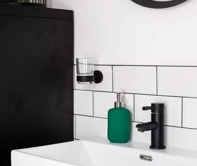 Residenssi Luxurious 4 Bedroom Home On Trendy Ormeau, Belfast