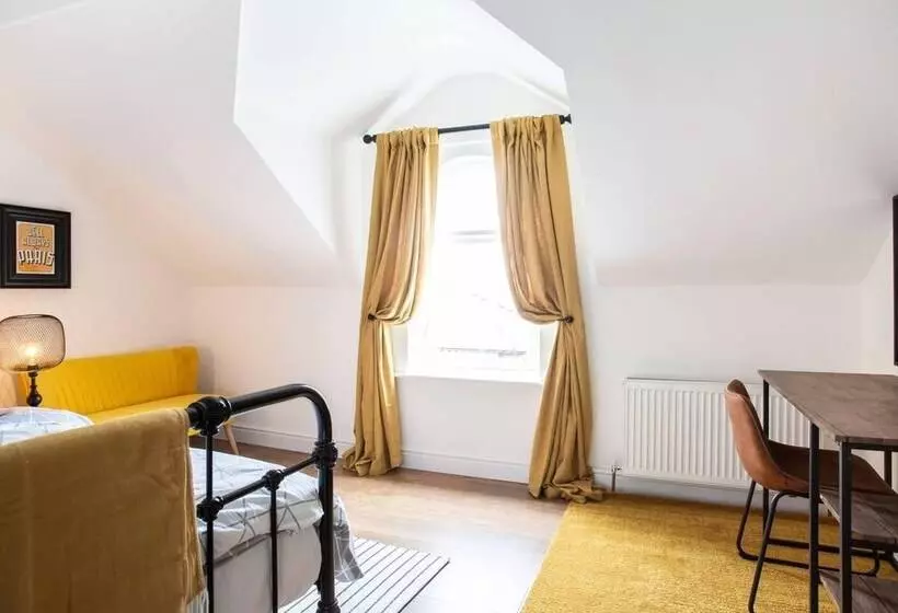 Residenssi Luxurious 4 Bedroom Home On Trendy Ormeau, Belfast