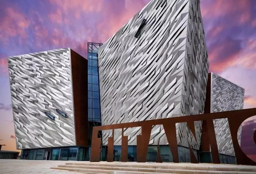 Residenssi Luxurious 4 Bedroom Home On Trendy Ormeau, Belfast