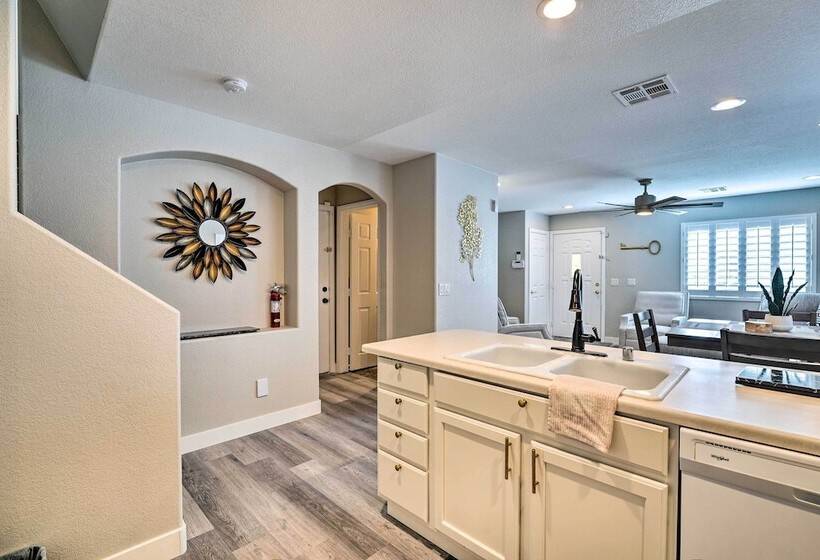 Stylish House W/ Patio, 8 Mi To Vegas Strip!