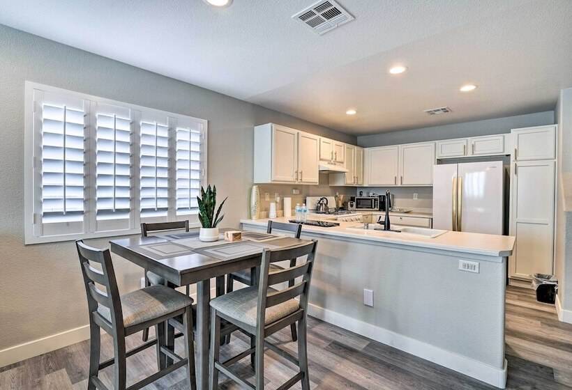 Stylish House W/ Patio, 8 Mi To Vegas Strip!
